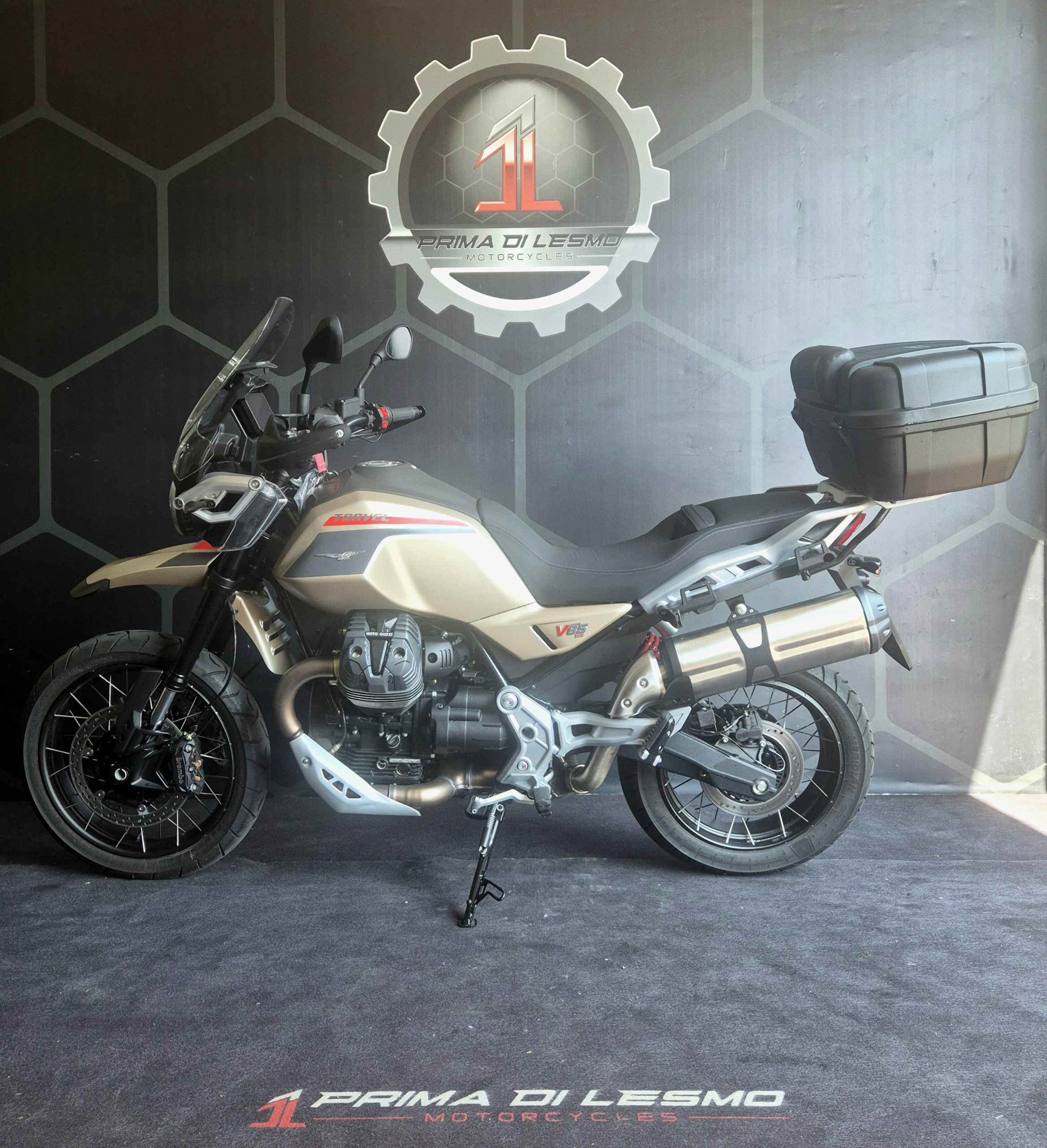 Moto Guzzi V85 TT Travel 2025 2.100km - immagine 6