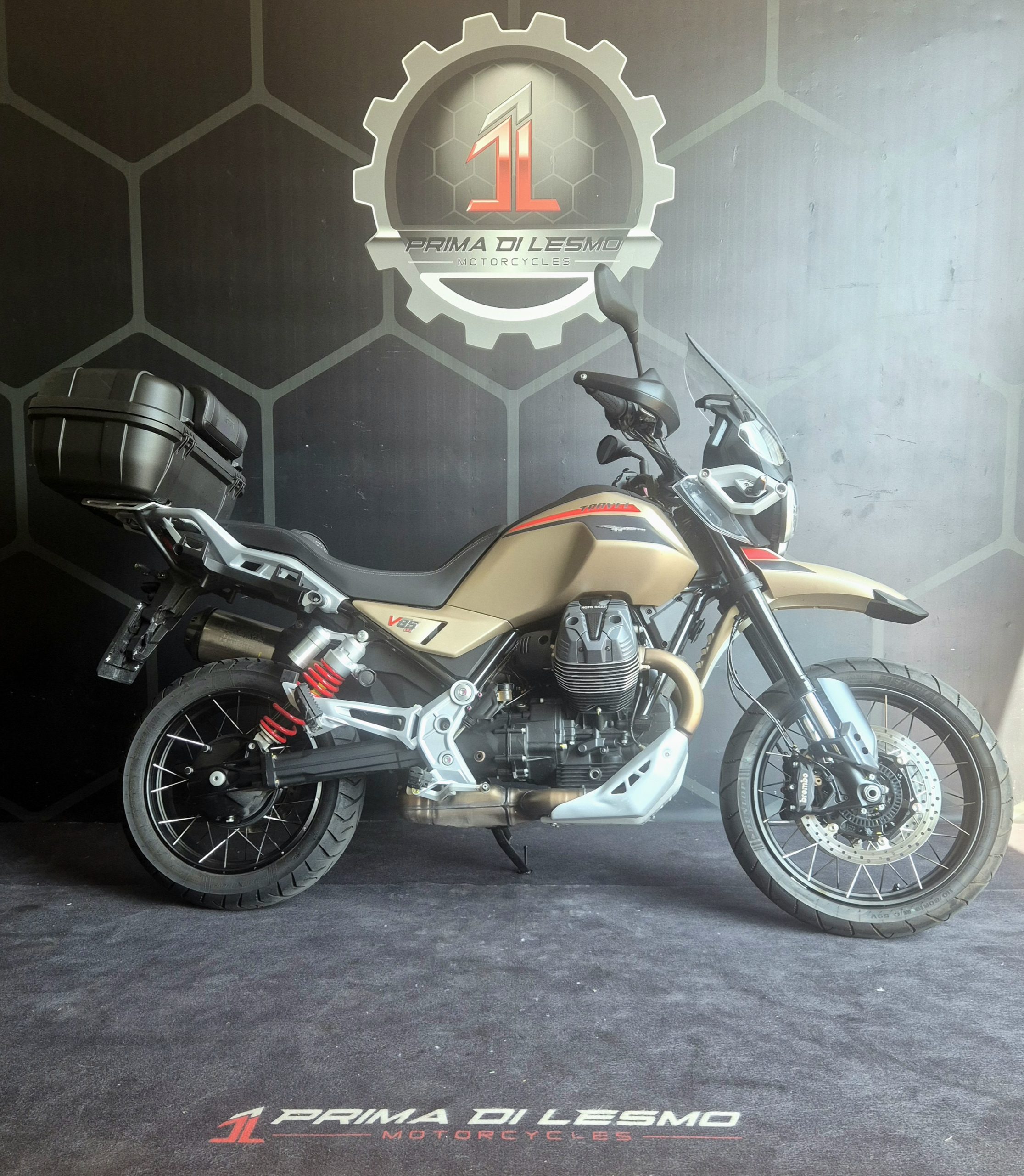 Moto Guzzi V85 TT Travel 2025 2.100km - immagine 5